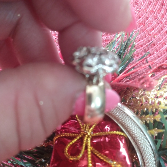 Beautiful Christmas or Engagement Ring 💍 - Picture 6 of 16